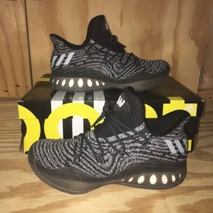Crazy Explosive Low Primeknit